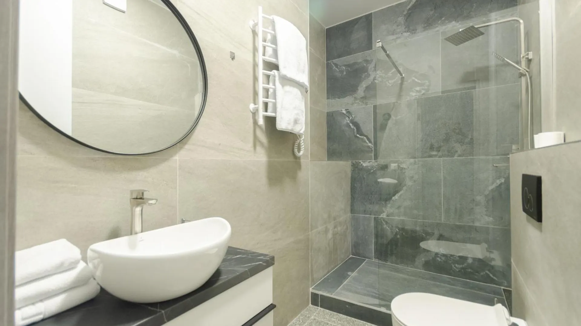 Petrovdom Apartments 12-131A In Rc Yaroslaviv Grad , Bulvarno-Kudriavska 17B Kyjev 0*,  Ukrajina