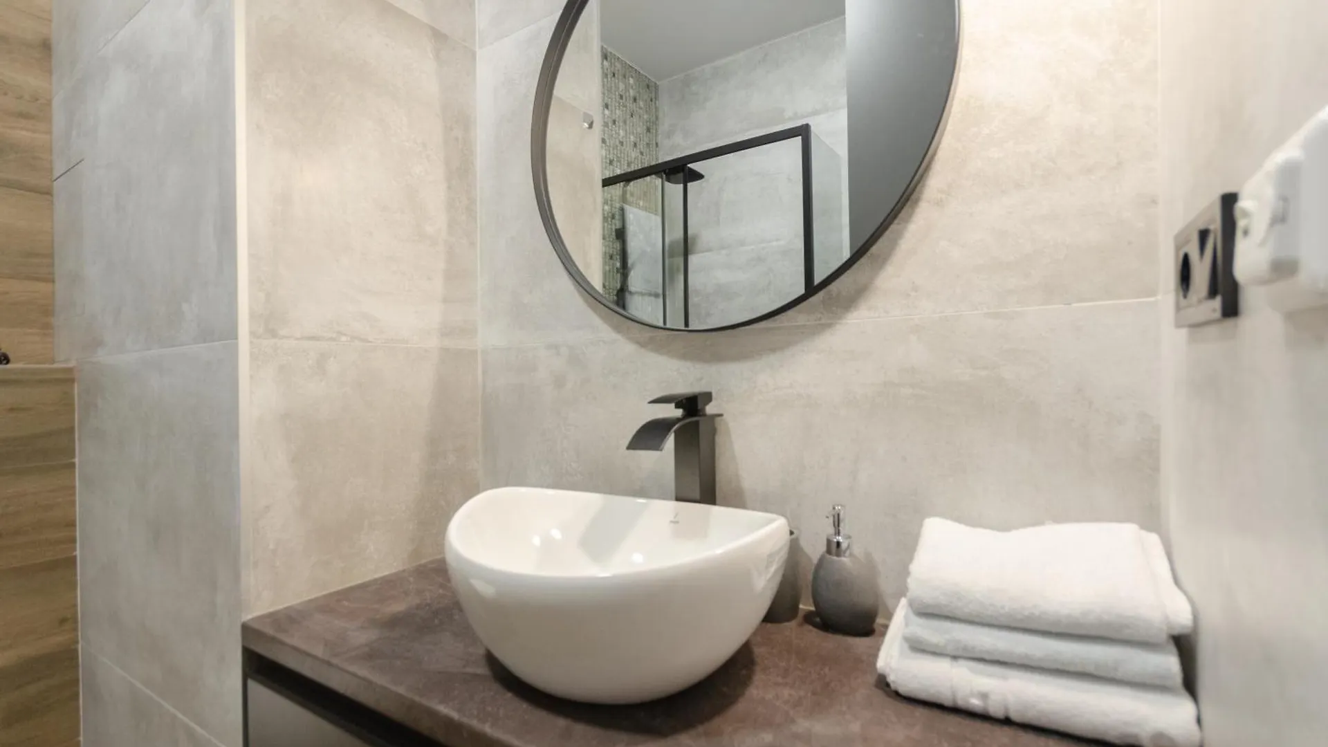 Petrovdom Apartments 12-131A In Rc Yaroslaviv Grad , Bulvarno-Kudriavska 17B Kyjev Ukrajina
