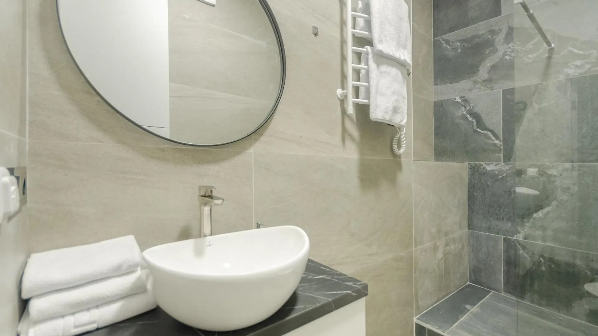 Petrovdom Apartments 12-131A In Rc Yaroslaviv Grad , Bulvarno-Kudriavska 17B 基輔